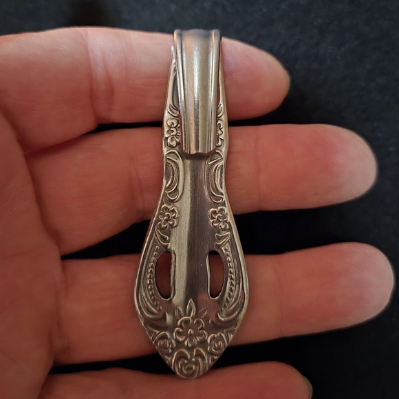 Cleavage Barette - Picture 3 of 5